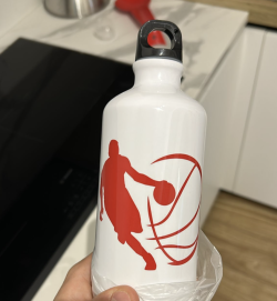 La borraccia in regalo ai piccoli atleti